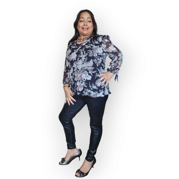 Chic Floral Women's Blouse in Black and Gray - Picture 9 of 14